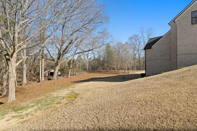 Building Photo - 568 Versailles Dr