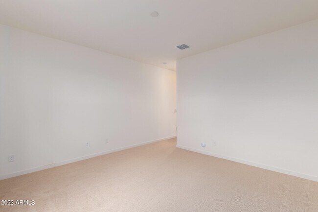 Building Photo - 12658 W Northview Ave