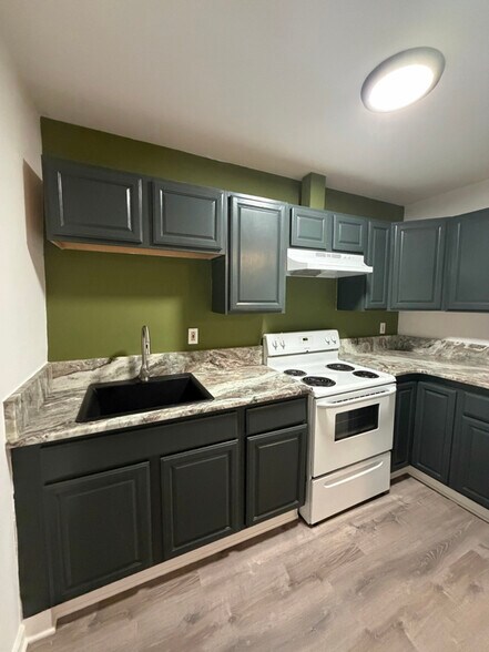 Building Photo - 444 Bridge St