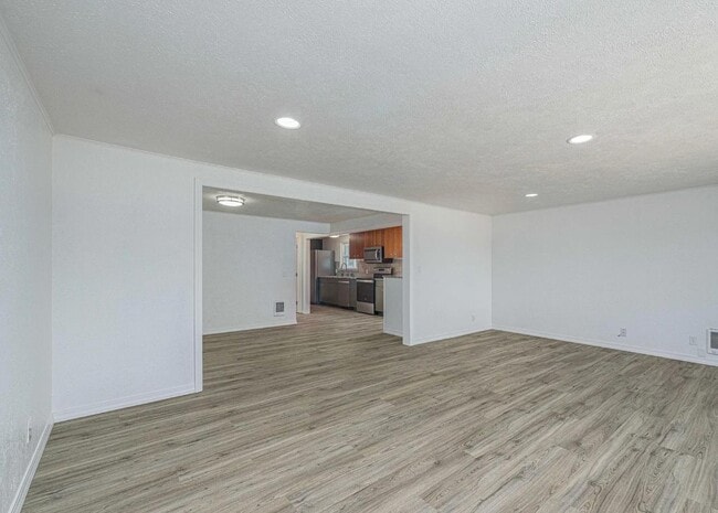 Building Photo - 266 NW Riverside Blvd