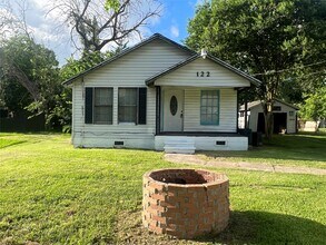 Building Photo - 122 W Pecan Ln
