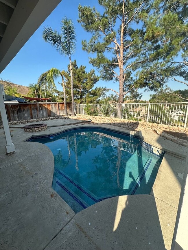 Building Photo - Beautiful Lake Hills Home with Sparkling Pool – A Must See!