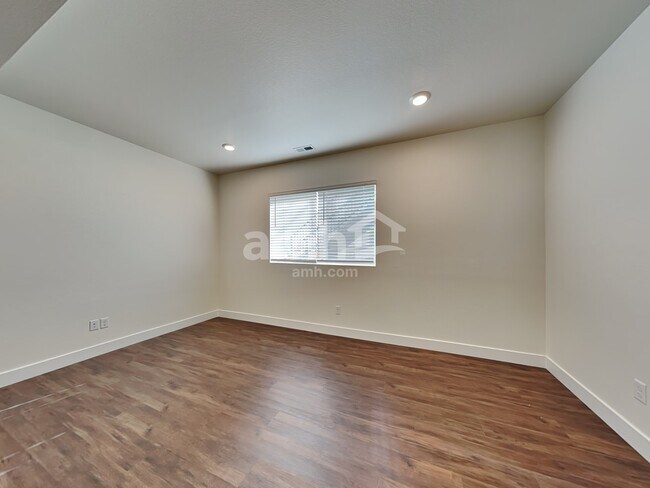 Building Photo - 3985 Ryedale Wy