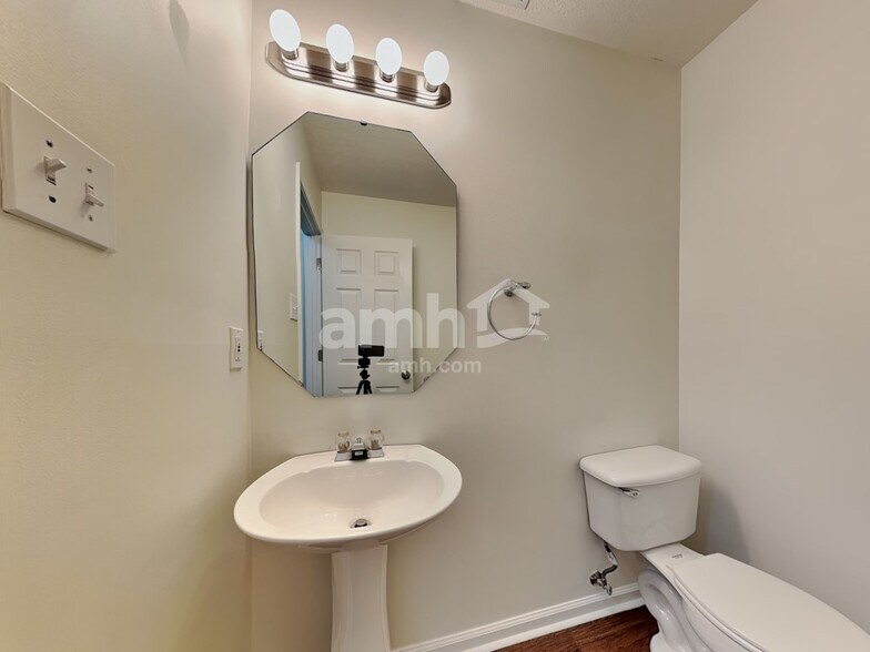 Building Photo - 5721 Gaboury Ln