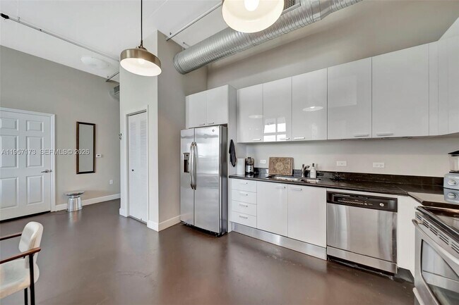 Building Photo - 2100 Van Buren St