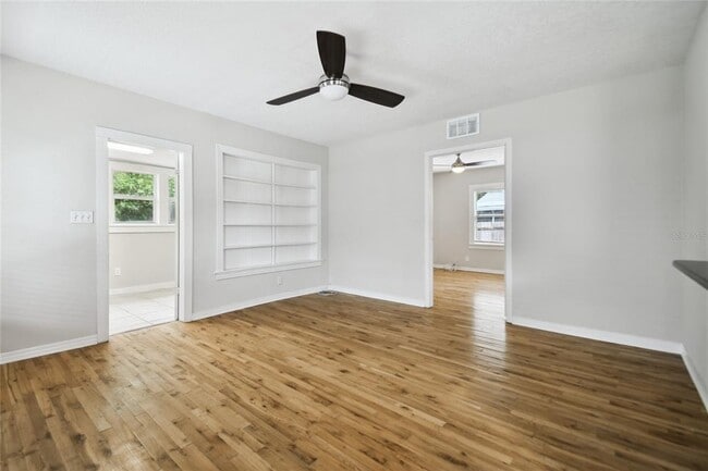 Building Photo - 308 N Gomez Ave