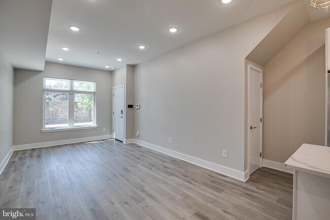 Building Photo - 2017 N College Ave