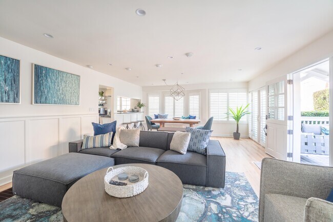 Building Photo - 204 30th St