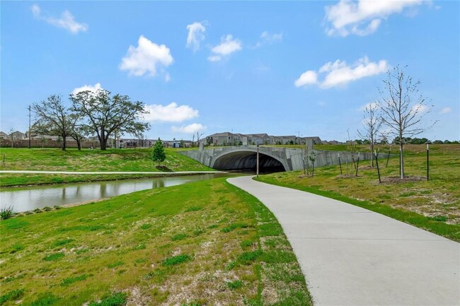 Building Photo - 9828 Rugged Oaks Dr