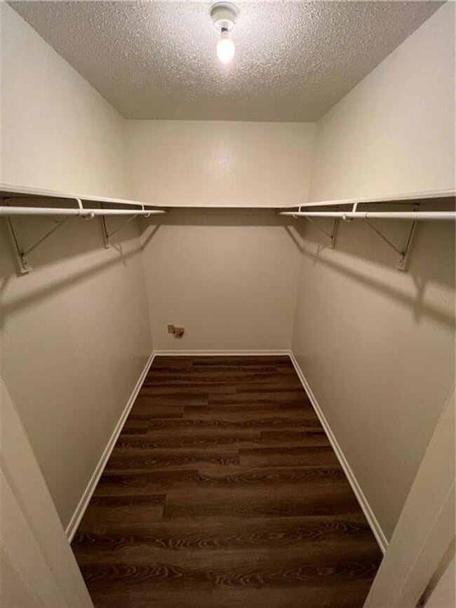 Building Photo - 320 S 11th Pl
