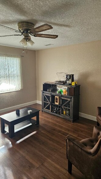 Building Photo - 415 Lochmond Dr