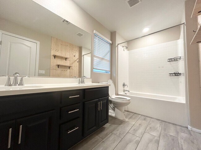 Building Photo - 3/BD 2.5/BA Bright & Stylish Mountain’s Ed...