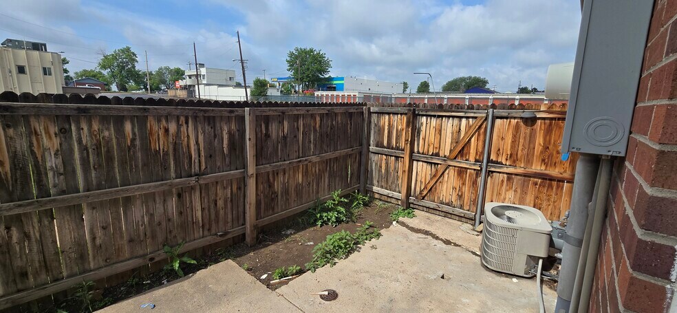 Building Photo - 8047 Wolff St
