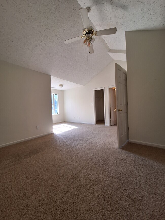 Building Photo - 975 Windwood Ct