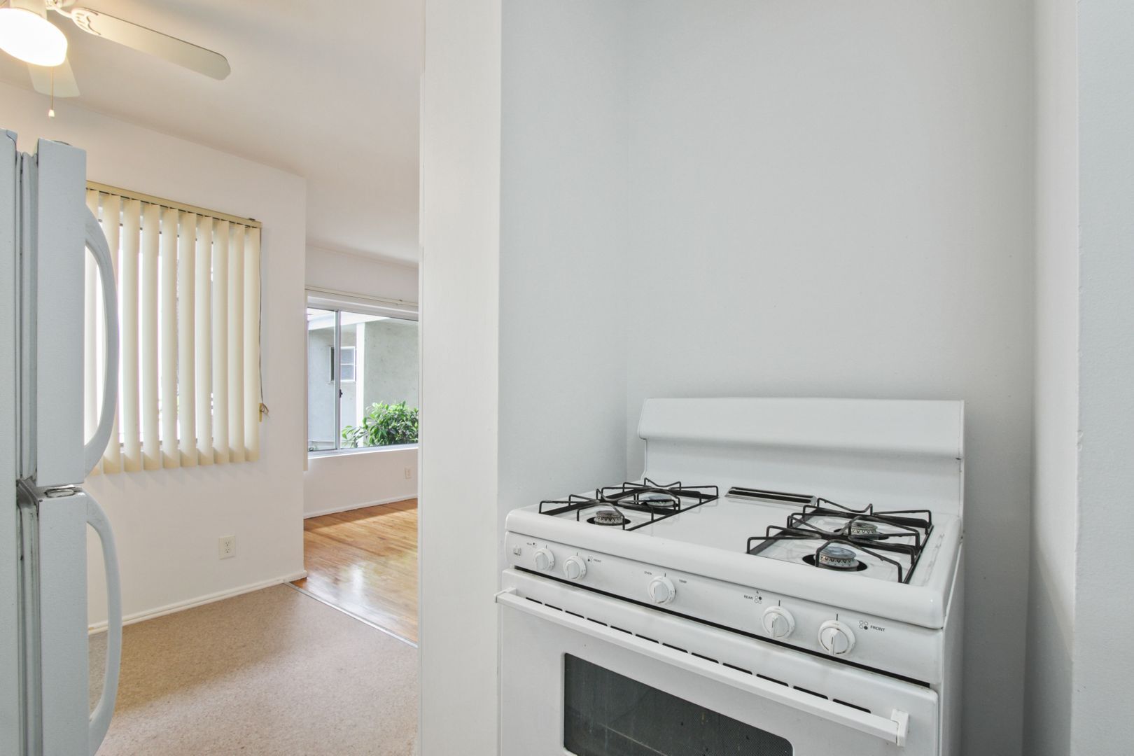 Building Photo - 10910 Santa Monica Blvd