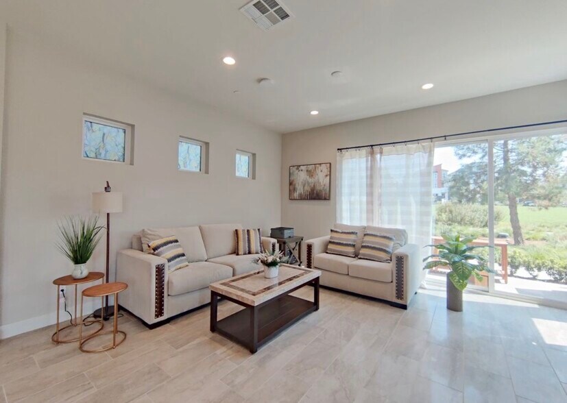 Building Photo - 371 Novel