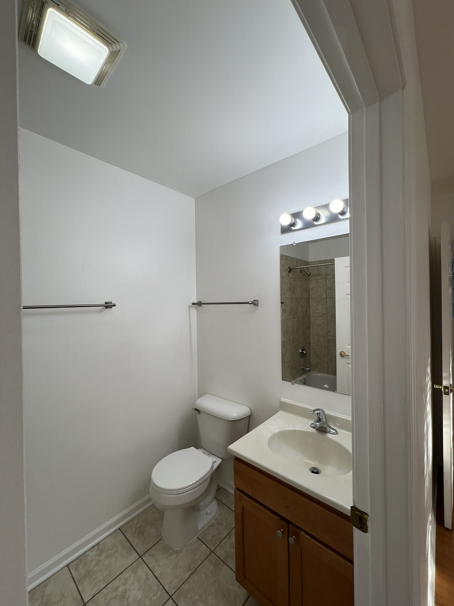 Master Bathroom - 1218 S Tripp Ave