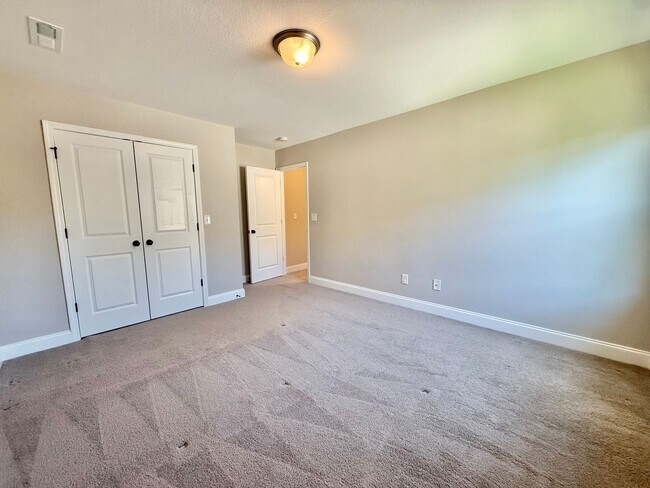 Building Photo - 516 Vivian Lee Ln
