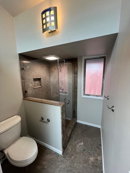 Main Bath - 16736 Shore Dr NE