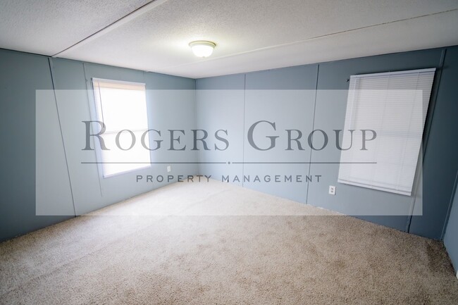 Building Photo - 2390 Hicksboro Rd