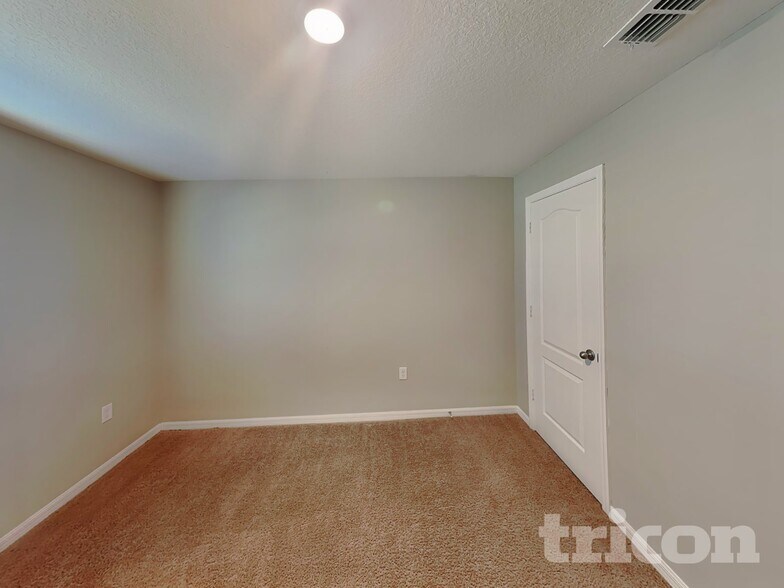 Building Photo - 2871 Chalmer St