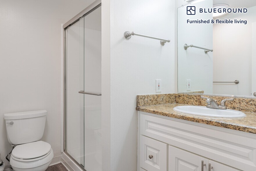 Building Photo - 141 Wellesley Cres