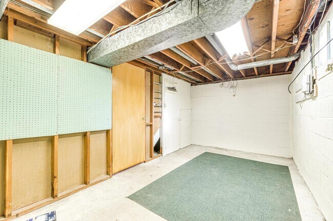 Building Photo - 57 Forrest St