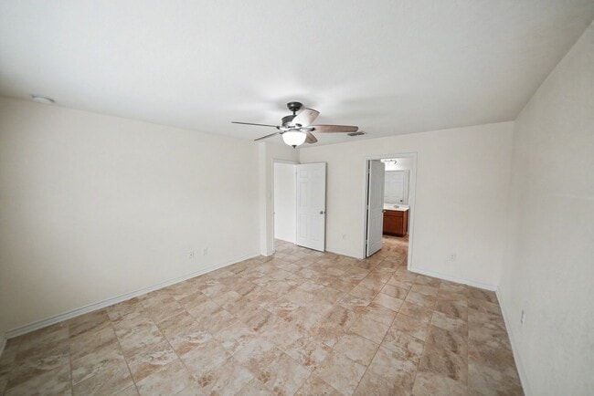 Building Photo - Stylish 3BR + Flex Home with Solar Near Randolph AFB - Realtor Commission: $500