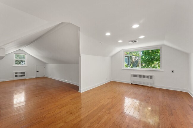 Building Photo - 128 Moorland Dr