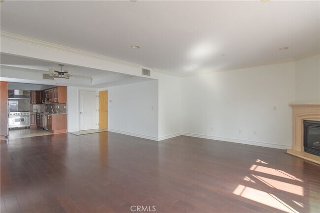 Building Photo - 11911 Mayfield Ave