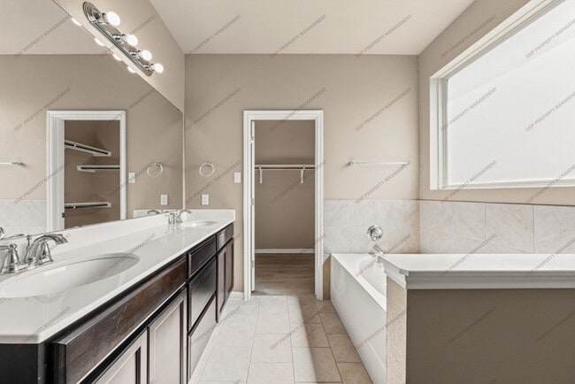 Building Photo - 513 Wedgwood Dr