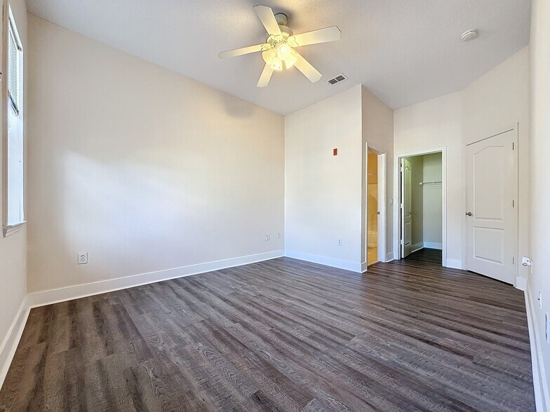 Building Photo - 12021 Villanova Dr