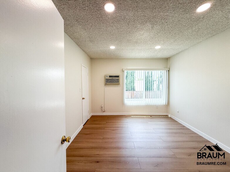 Building Photo - 5461 Kester Ave
