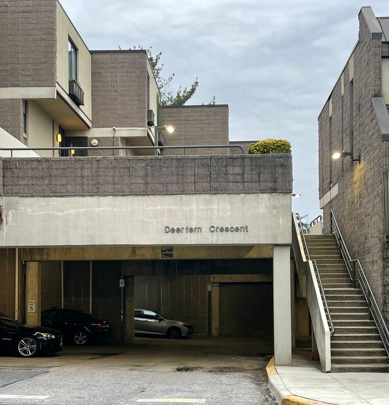 Building Photo - 2214 Deerfern Crescent