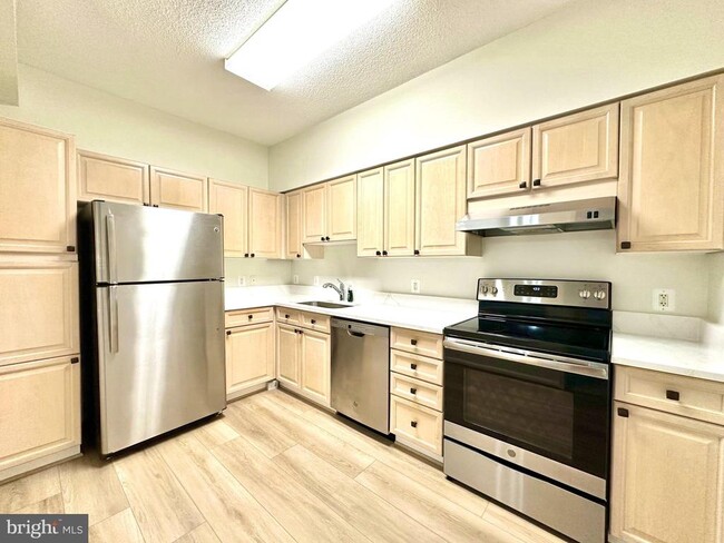 Building Photo - 3210 N Leisure World Blvd