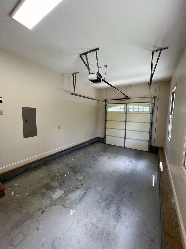 Building Photo - 29 Jeff Dr