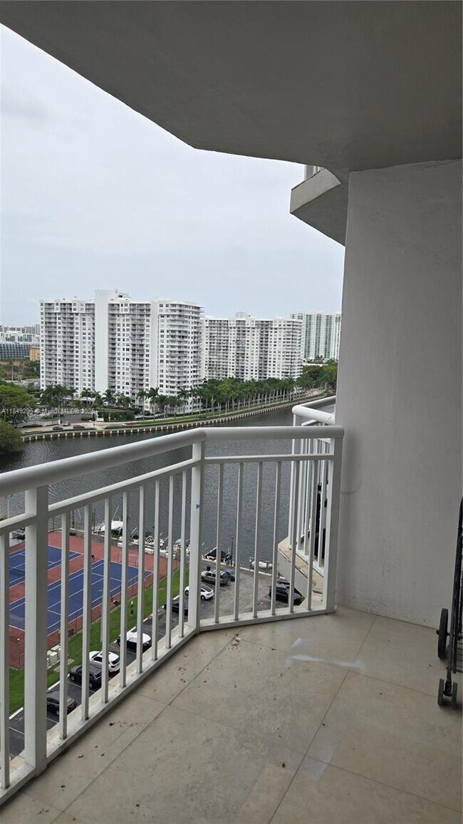 Building Photo - 18051 Biscayne Blvd