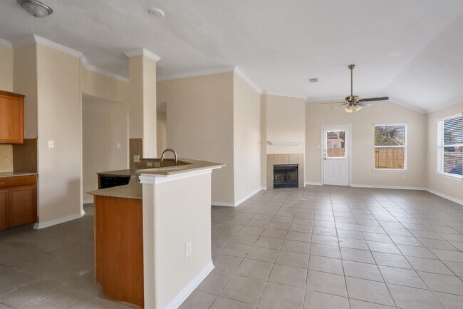 Building Photo - 835 Dracena Ct