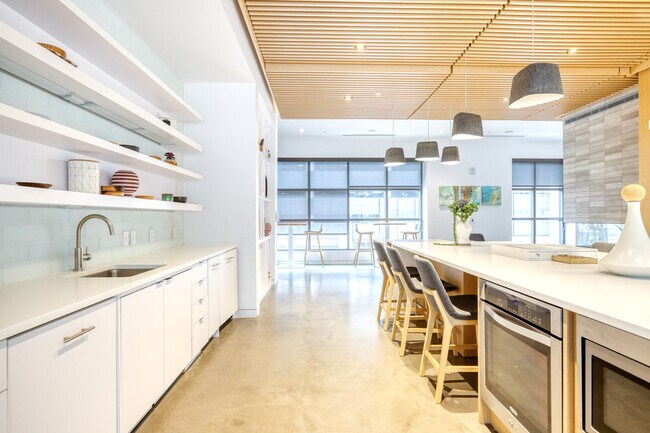 Building Photo - 985 Albion St