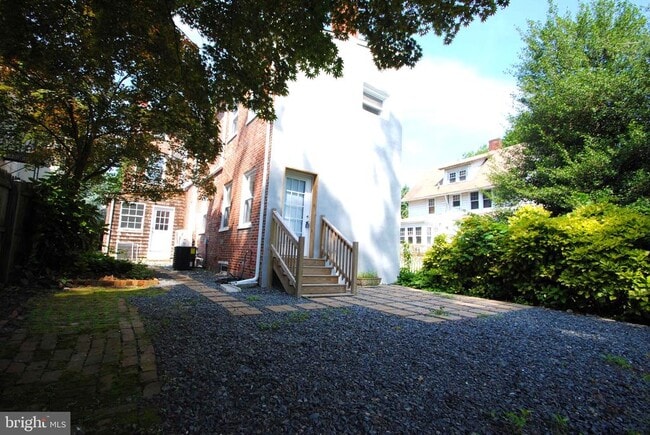 Building Photo - 217 Wood St