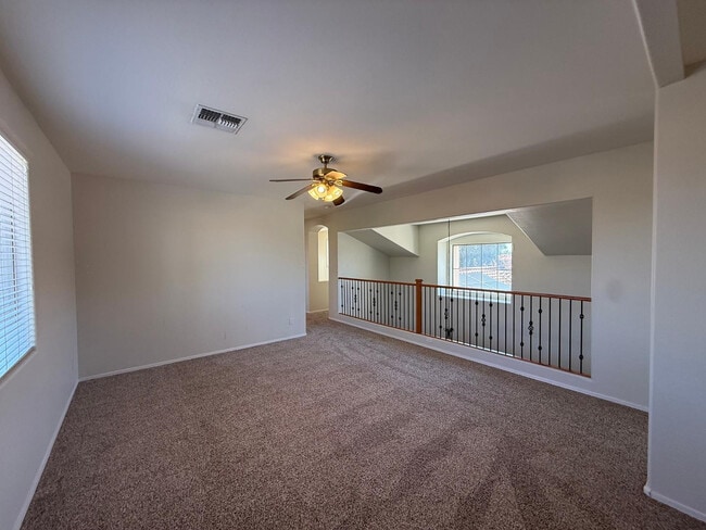 Building Photo - 906 W Glenmere Dr