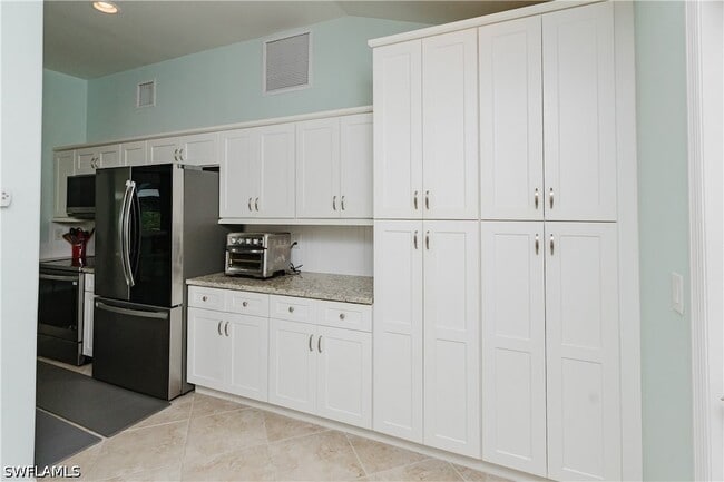 Building Photo - 11693 Oakland Dr