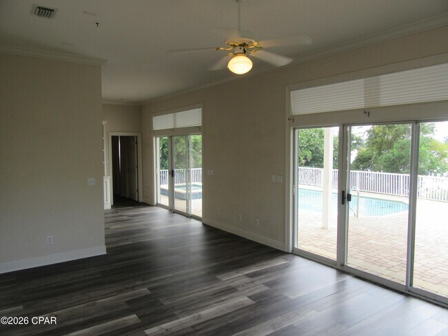 Building Photo - 2516 Country Club Dr