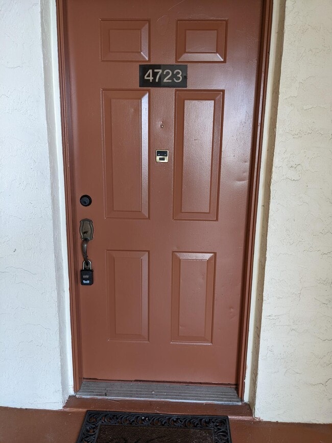 Building Photo - 4723 Oak Terrace Dr