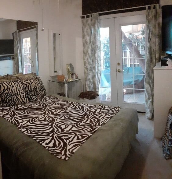 No French Door in Unit #2 - 13223 N 20th St