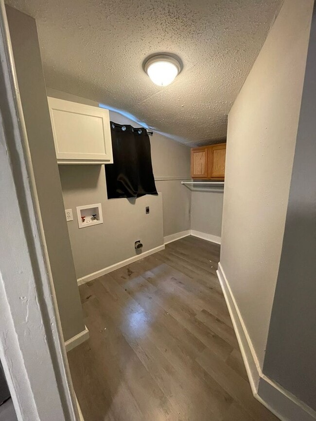 Building Photo - 3 Bed 1 Bath House for rent in Bowling Green, MO