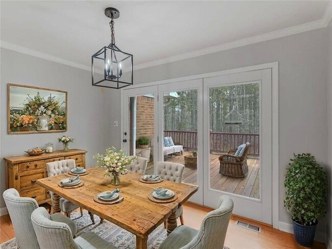 Building Photo - 305 Riverbend Dr