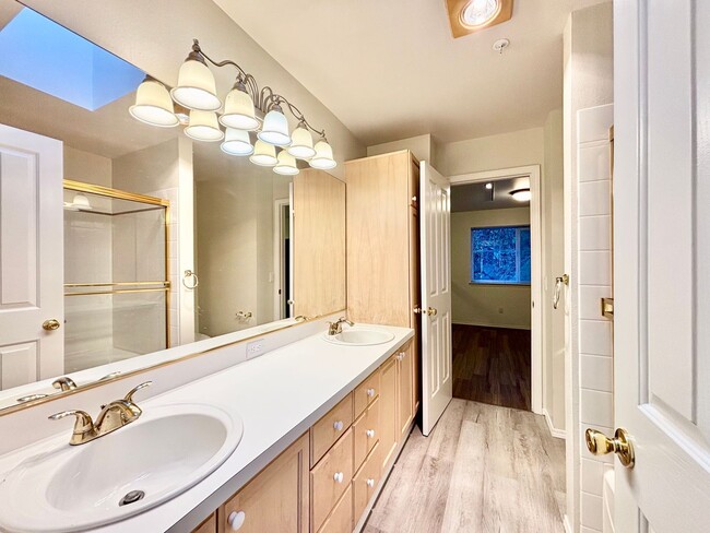 Building Photo - Convenience at Your Doorstep – Townhome for Rent in Newcastle