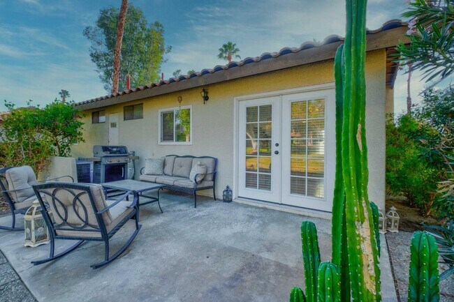 Building Photo - 75240 Camello Ct N