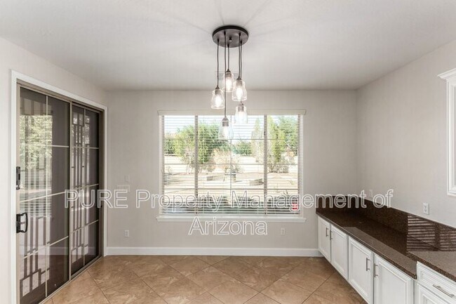Building Photo - 3311 S Sunland Dr